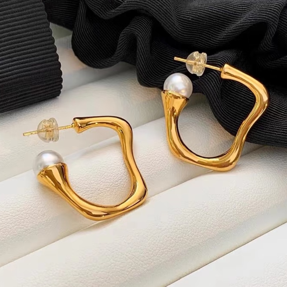 Elegant Gold Pearl Earrings - Picture 2 of 6